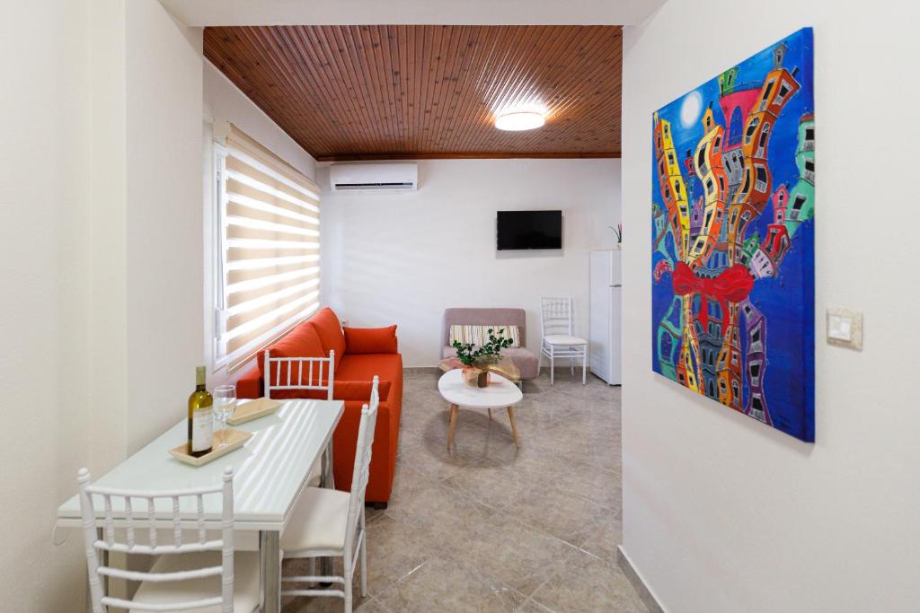 TV a/nebo společenská místnost v ubytování (Apt.4) Lofos Apartments in Vergia Halkidiki