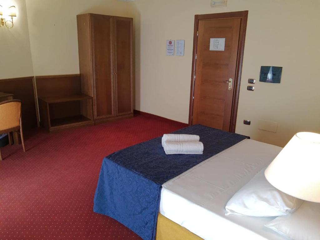 Postel nebo postele na pokoji v ubytování Hotel Antiche Terme Benevento