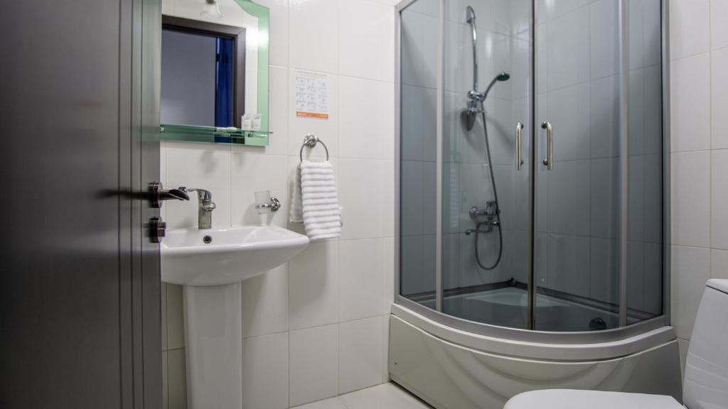 Ванная комната в AIA Hotel