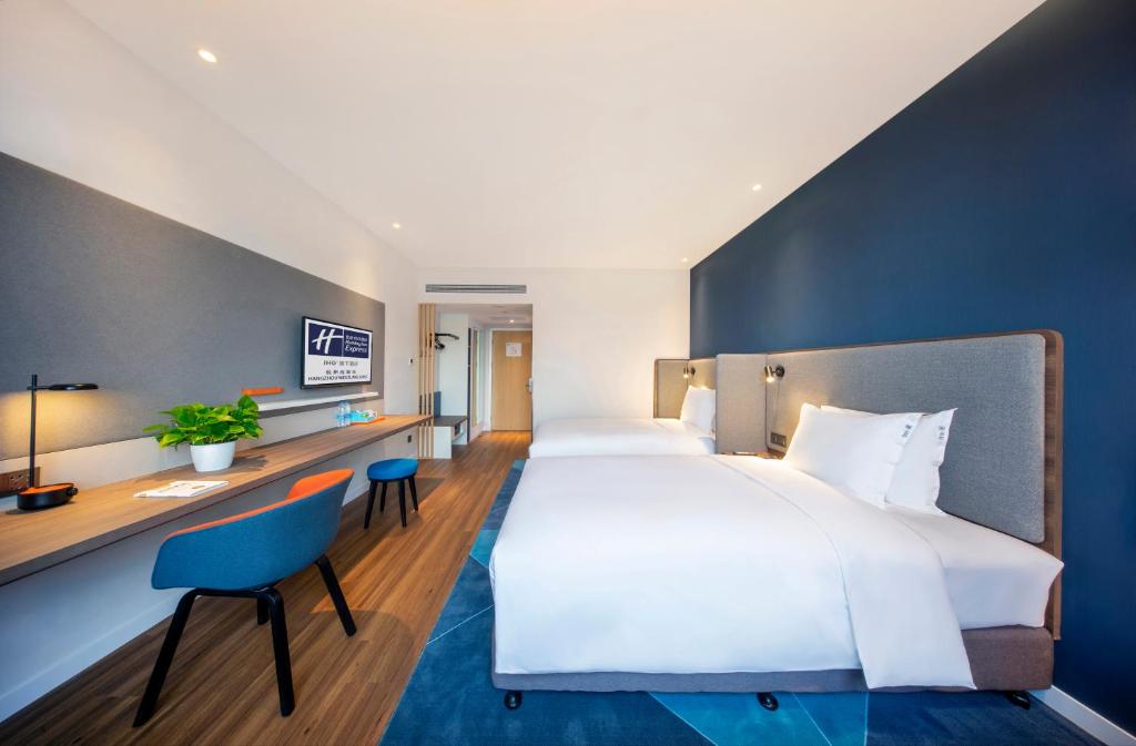 Holiday Inn Express Hangzhou Westlake East by IHGにあるベッド