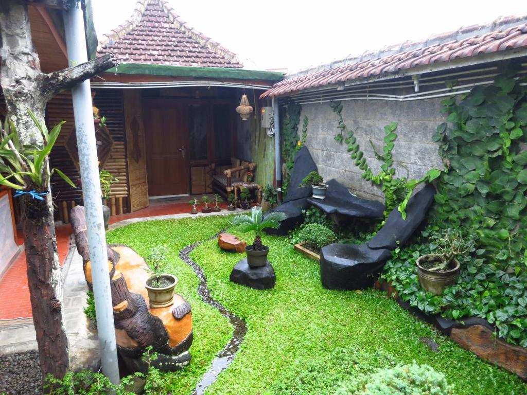Zahrada ubytování Enny's Guest House