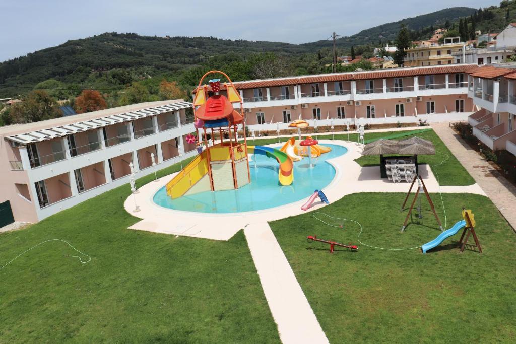 Bazén v ubytování Alkyon Beach Hotel nebo v jeho okolí