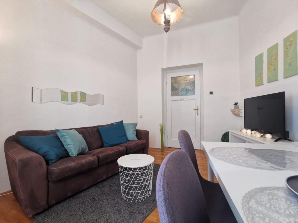 Televízia a/alebo spoločenská miestnosť v ubytovaní Apartment Bačvice in Split