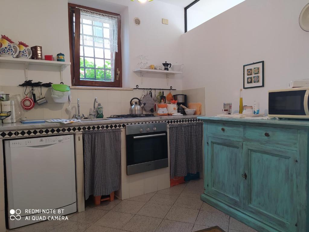 A kitchen or kitchenette at Vignano40