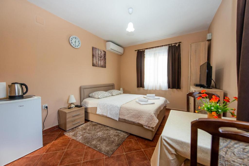 Milas Trojica Kotor - 15