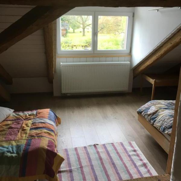 Postel nebo postele na pokoji v ubytování Bodensee Moosburg Biohof am See