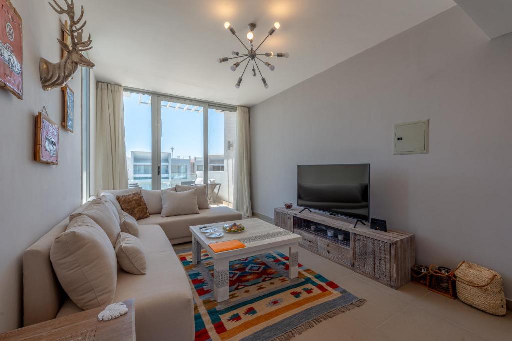 TV a/nebo společenská místnost v ubytování VESTA - El Gouna Residence