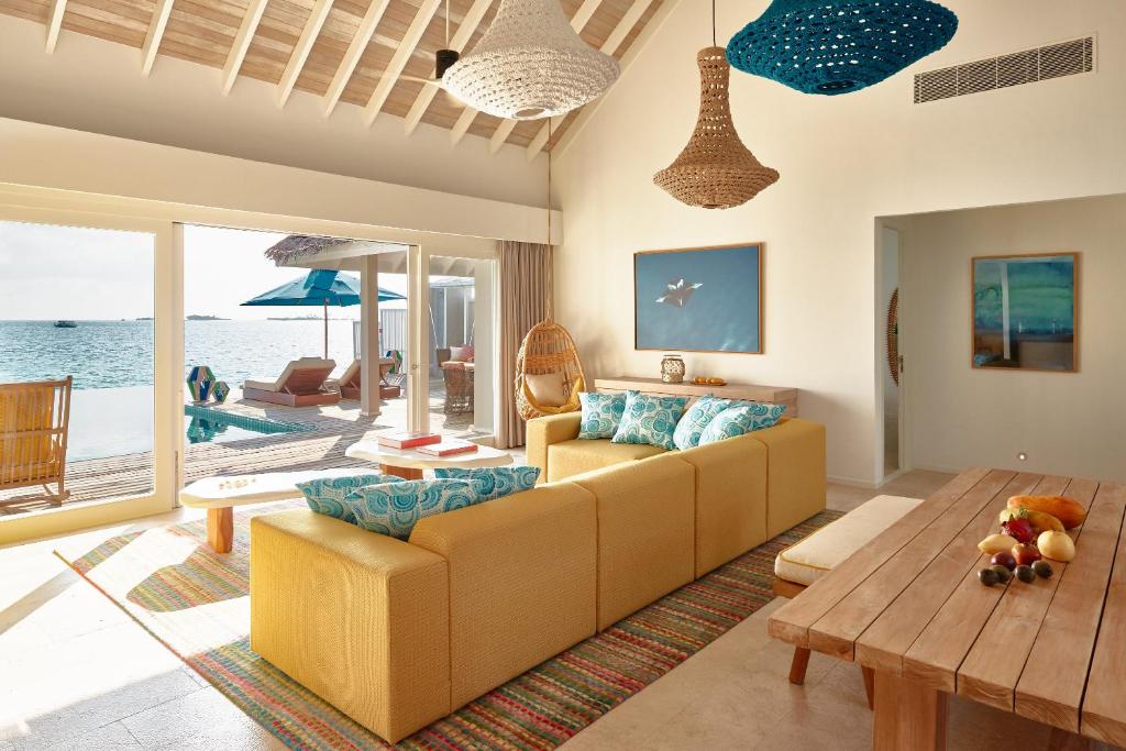 Posezení v ubytování Finolhu Baa Atoll Maldives, a Member of Design Hotels