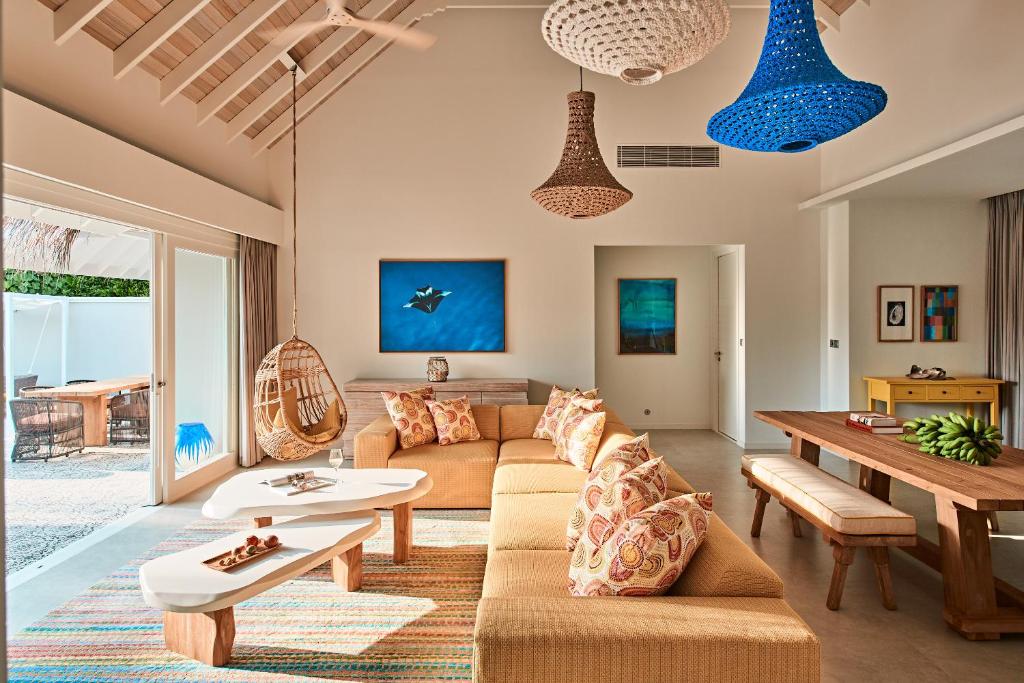 Posezení v ubytování Finolhu Baa Atoll Maldives, a Member of Design Hotels