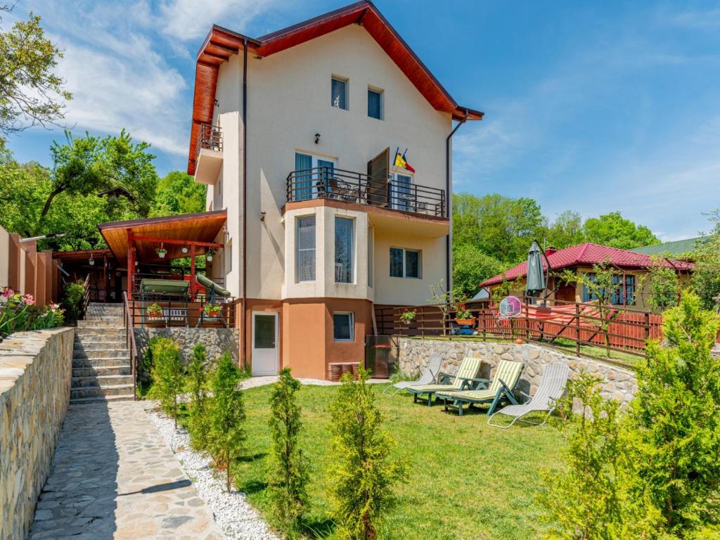 a villa with a view of the house at Pensiunea Casuta cu Trandafiri 2 in Slănic
