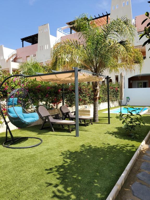 BAJO en PRIMERA LÍNEA de VERA-PLAYA con piscina privada ...