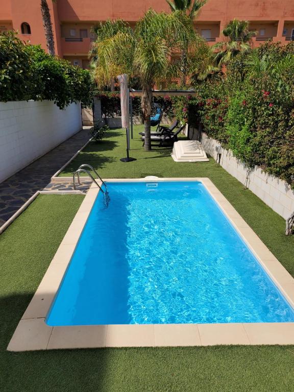 Bazén v ubytovaní BAJO en PRIMERA LÍNEA de VERA-PLAYA con piscina privada! alebo v jeho blízkosti