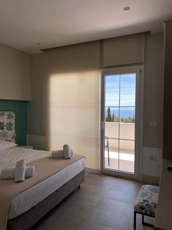Postel nebo postele na pokoji v ubytování Drimades Blue Rooms