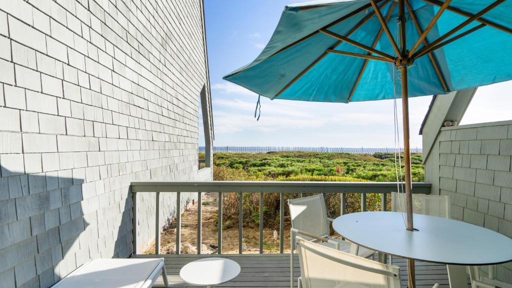 The Surf Club Resort - 