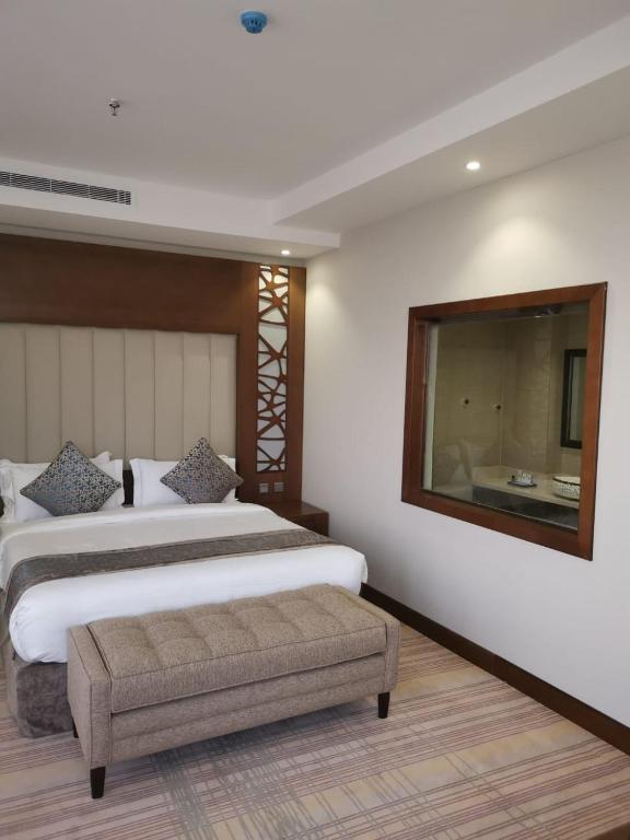 Postel nebo postele na pokoji v ubytování Sarwat Park Hotel