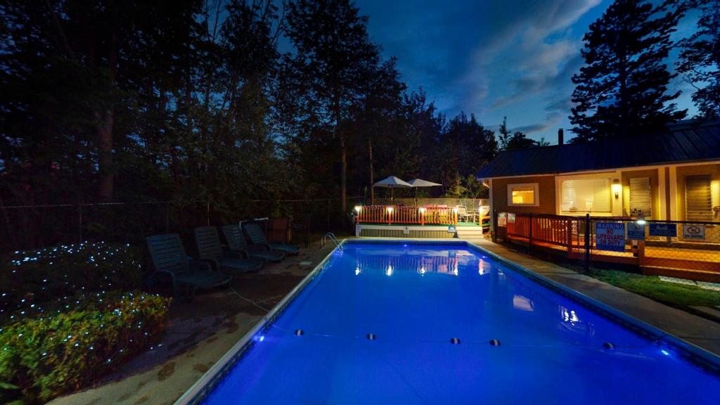 Бассейн в The Lakeview Inn & Cottages или поблизости