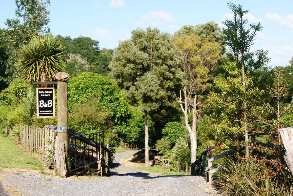 a gate with a speed limit sign next to a road at Gully Retreat Karapiro in Cambridge