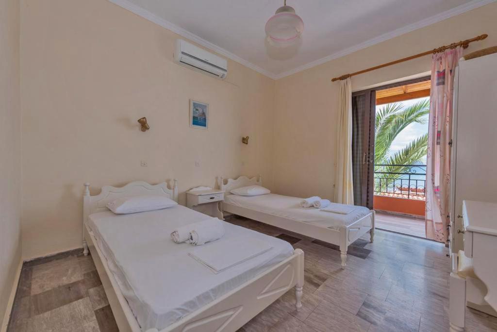 Postel nebo postele na pokoji v ubytování Seafront Apartments