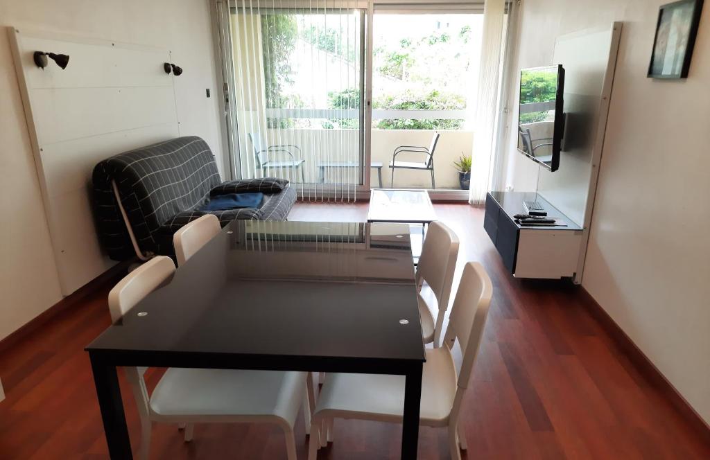 Photo de la galerie de l'établissement Ty Nevet - Appartement avec balcon et parking privé, à Quimper