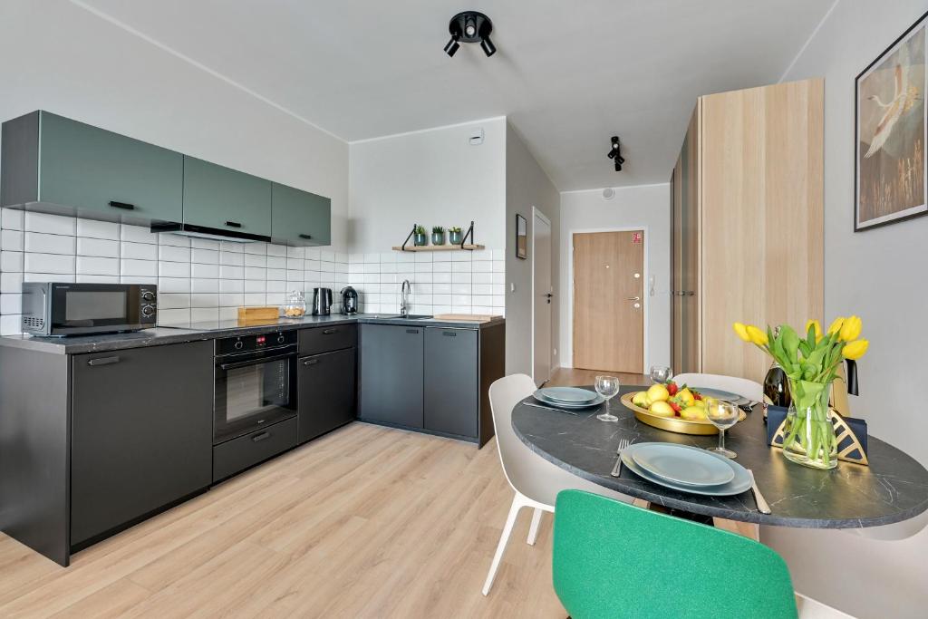 Kuchyňa alebo kuchynka v ubytovaní Apartament Wałowa Shipyard Gdańsk
