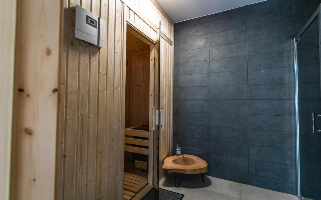Kúpeľňa v ubytovaní Apartamenty SPOKOLOKO Skrzyczne Residence Korzenny i Kamienny