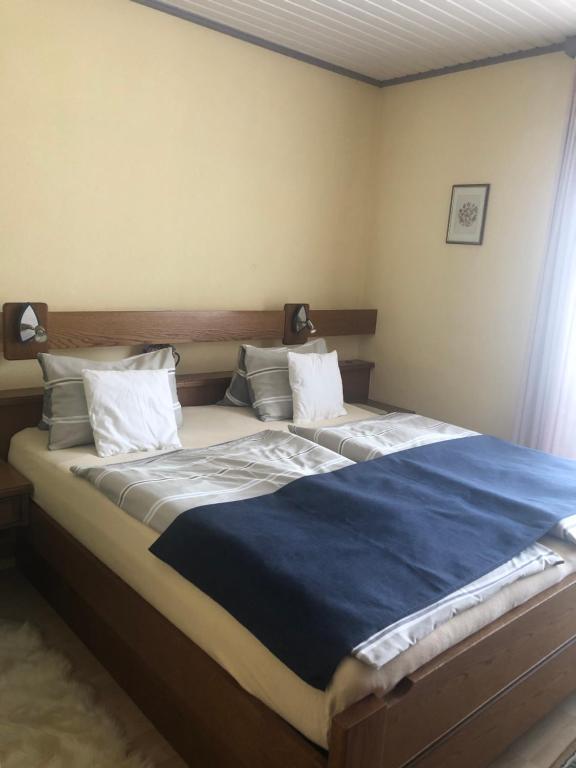A bed or beds in a room at Rooms by Haus Ingrid