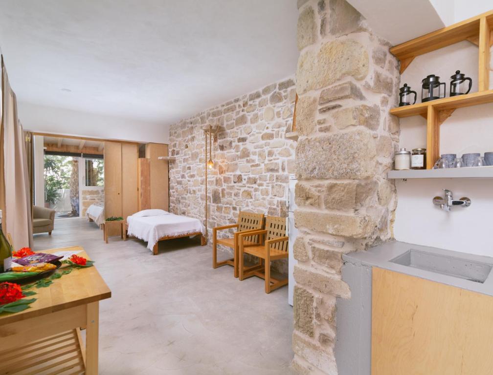 A bed or beds in a room at Die Zwei Brüder Art & Suites
