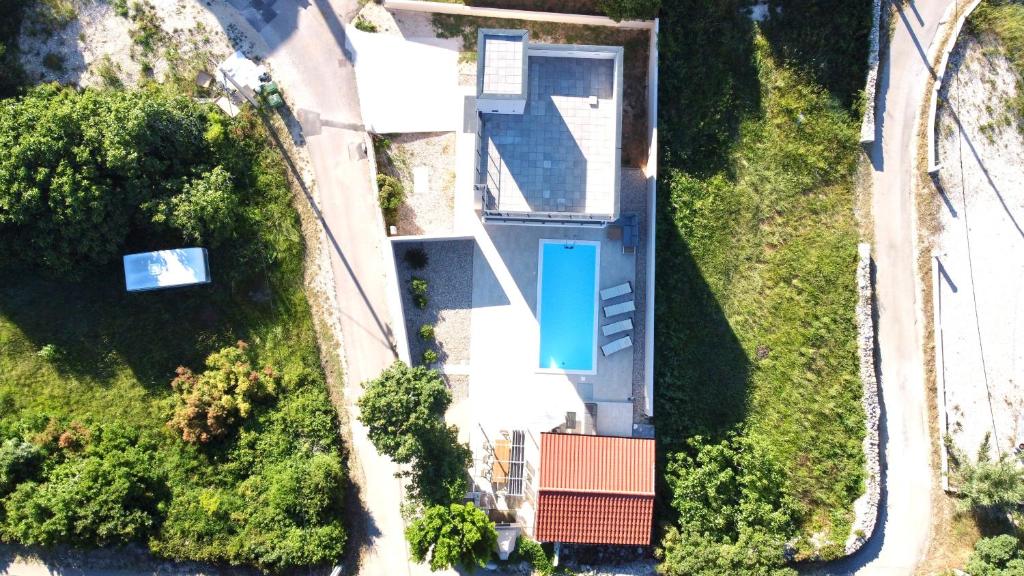 Ogród w obiekcie Villa Lele - peace, mountain & sea view, heated pool