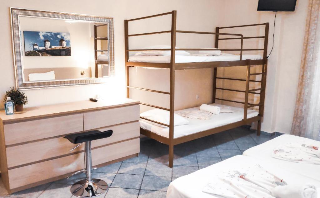 A bed or beds in a room at Jimmy's rooms nea potidea