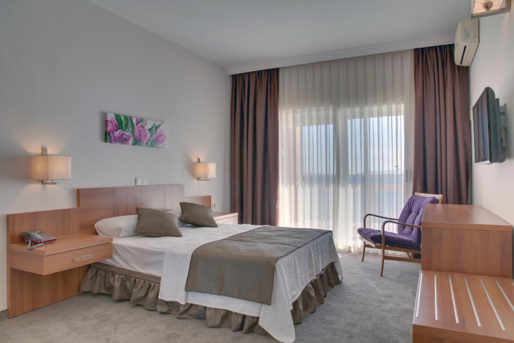 Postel nebo postele na pokoji v ubytování Melis Hotel Kusadasi