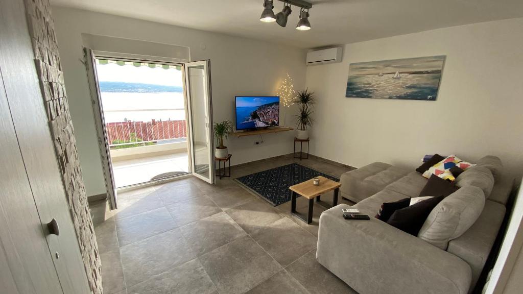 TV a/nebo společenská místnost v ubytování Blue View Apartment