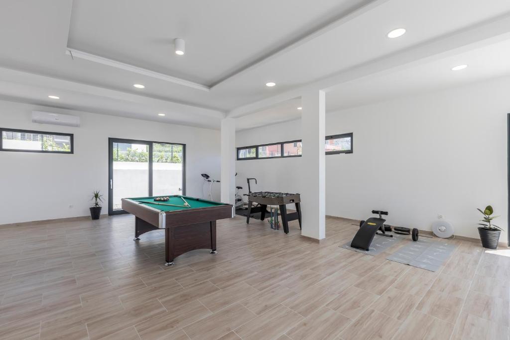 Biliardový stôl v ubytovaní Luxury Villa La nonna Ana - heated pool, sea view, near Split
