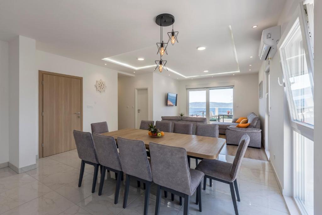Posedenie v ubytovaní Luxury Villa La nonna Ana - heated pool, sea view, near Split
