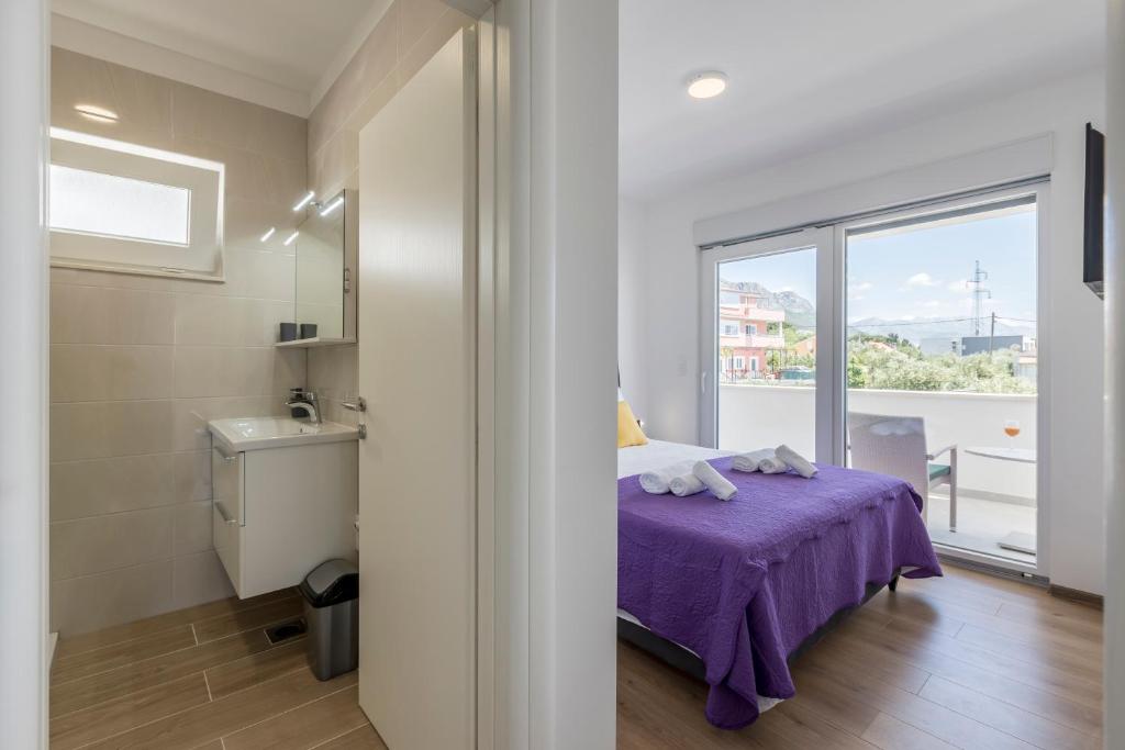 Kúpeľňa v ubytovaní Luxury Villa La nonna Ana - heated pool, sea view, near Split