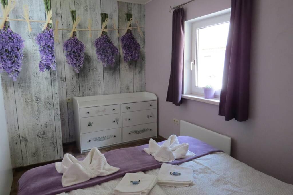 Posteľ alebo postele v izbe v ubytovaní Murzeit Apartman