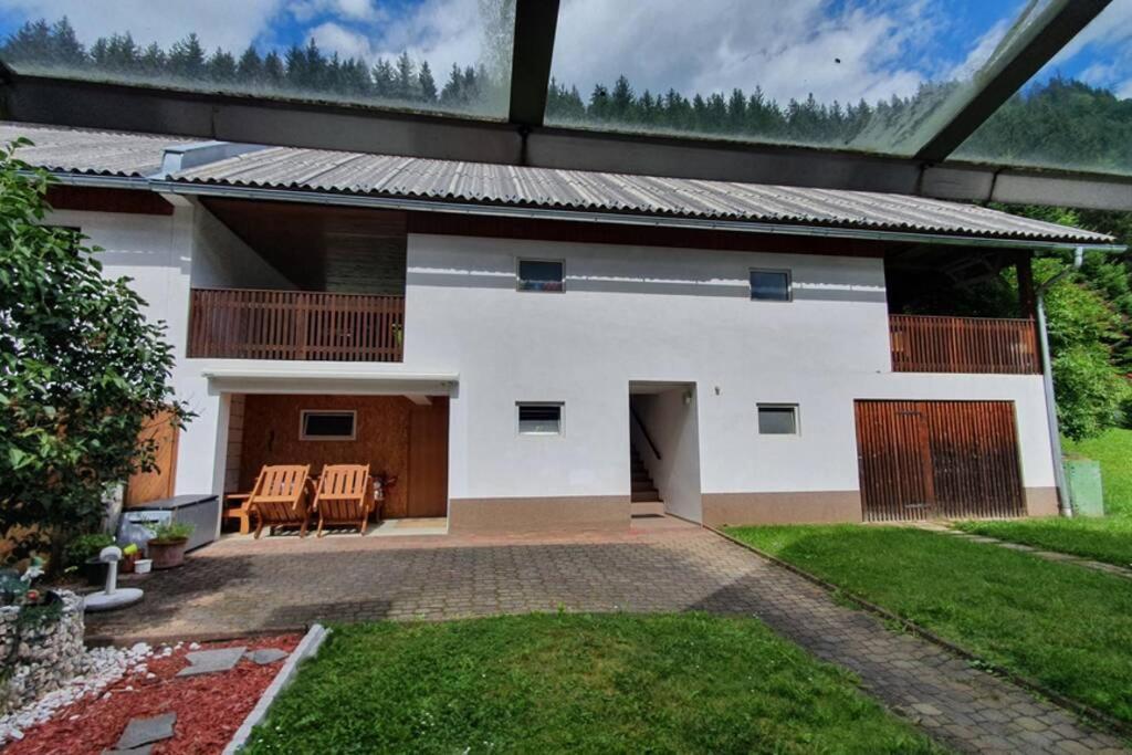 Budova, v ktorej sa apartmán nachádza