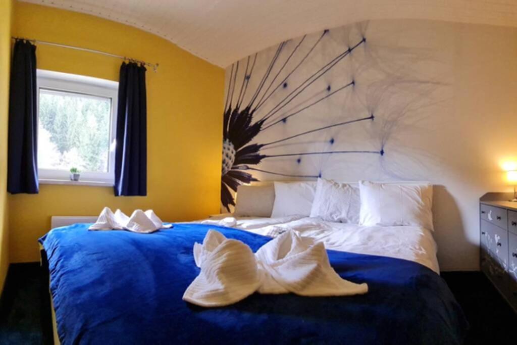 Posteľ alebo postele v izbe v ubytovaní Murzeit Apartman