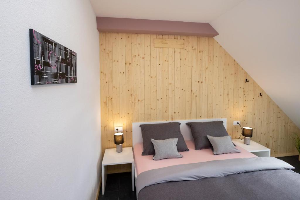 Postel nebo postele na pokoji v ubytování Pr `Agotnik Apartments & Rooms Bohinj
