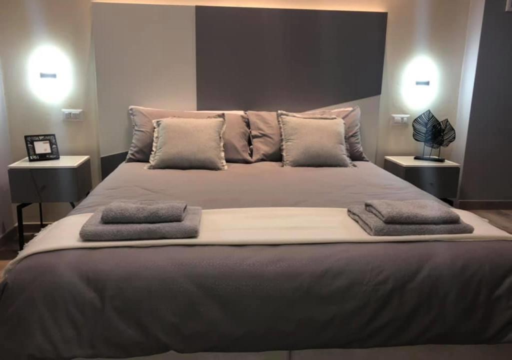 A bed or beds in a room at Room sweet Room 2