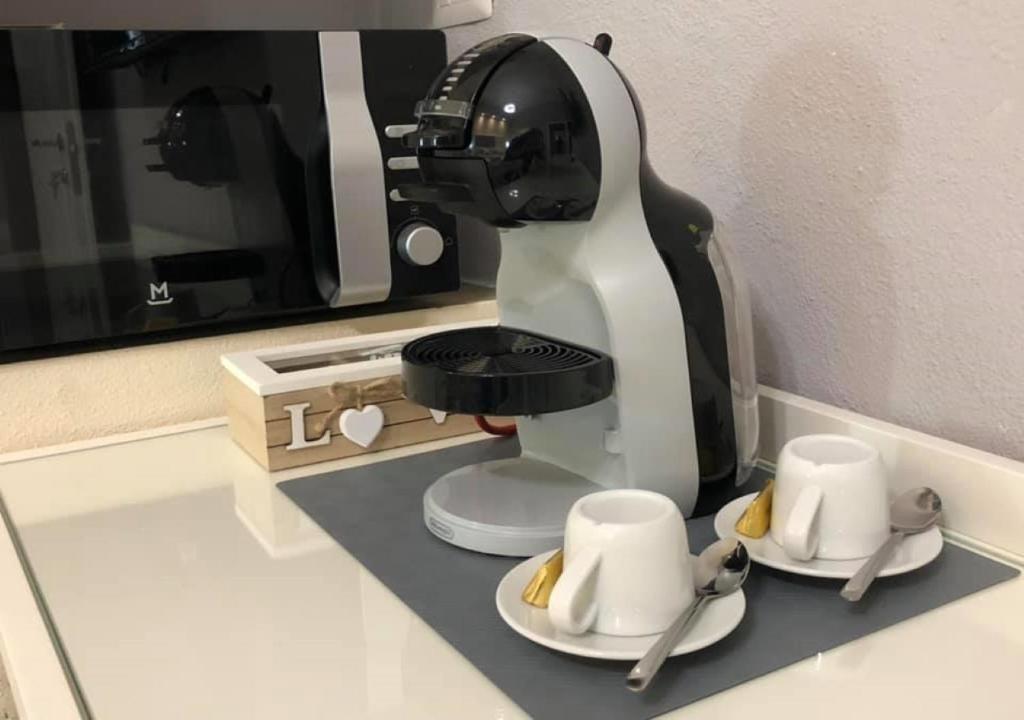 Coffee and tea making facilities at Room sweet Room 2