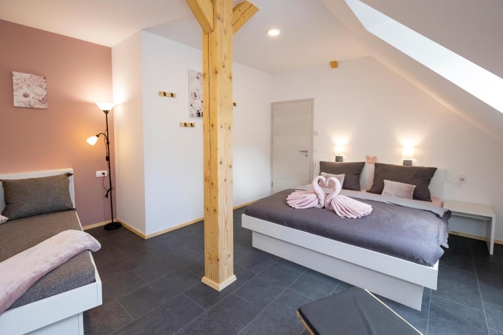 Postel nebo postele na pokoji v ubytování Pr `Agotnik Apartments & Rooms Bohinj