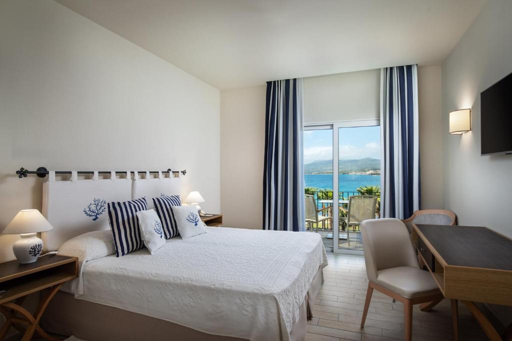 A bed or beds in a room at Hotel Villa Margherita