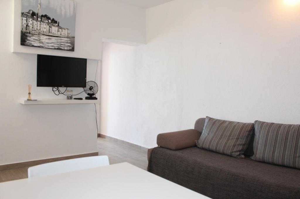Fotografia z galérie ubytovania Apartment in Pisak with sea view, terrace, air conditioning, WiFi (3817-1) v Pisaku