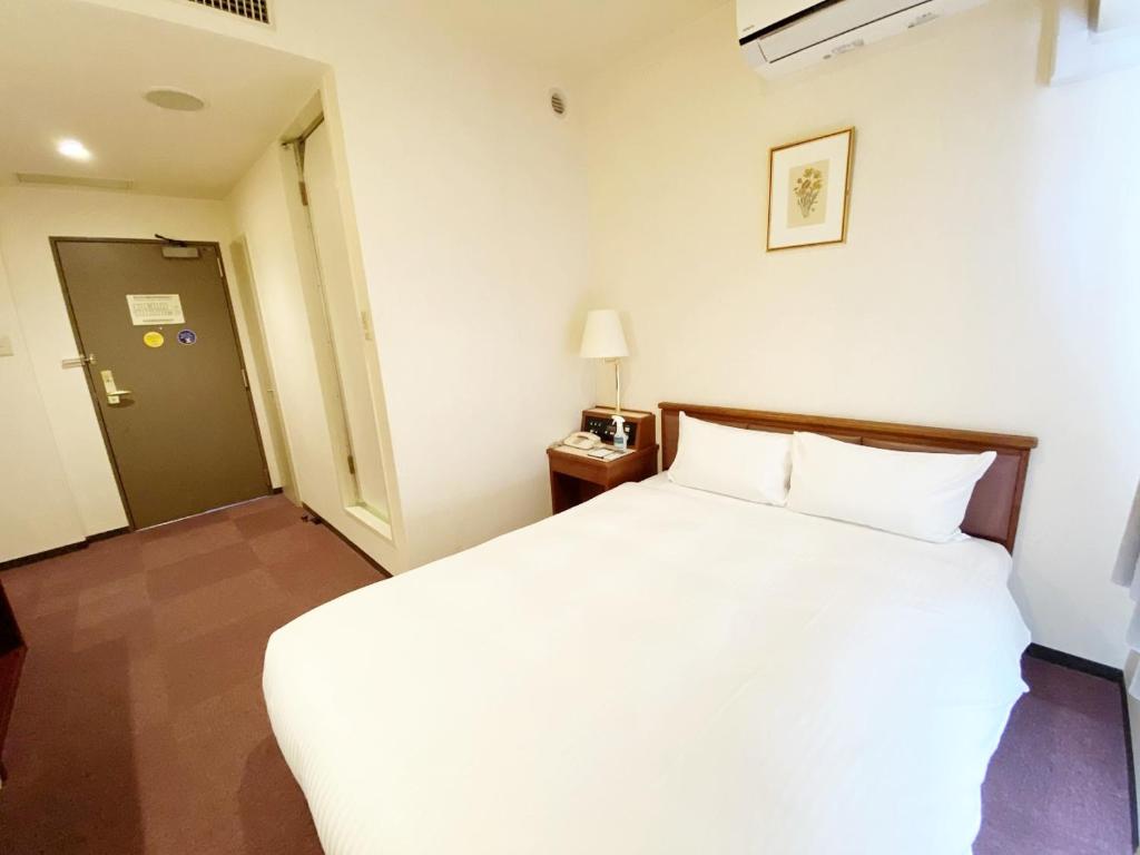 Postel nebo postele na pokoji v ubytování Smile Hotel Kitaasaka