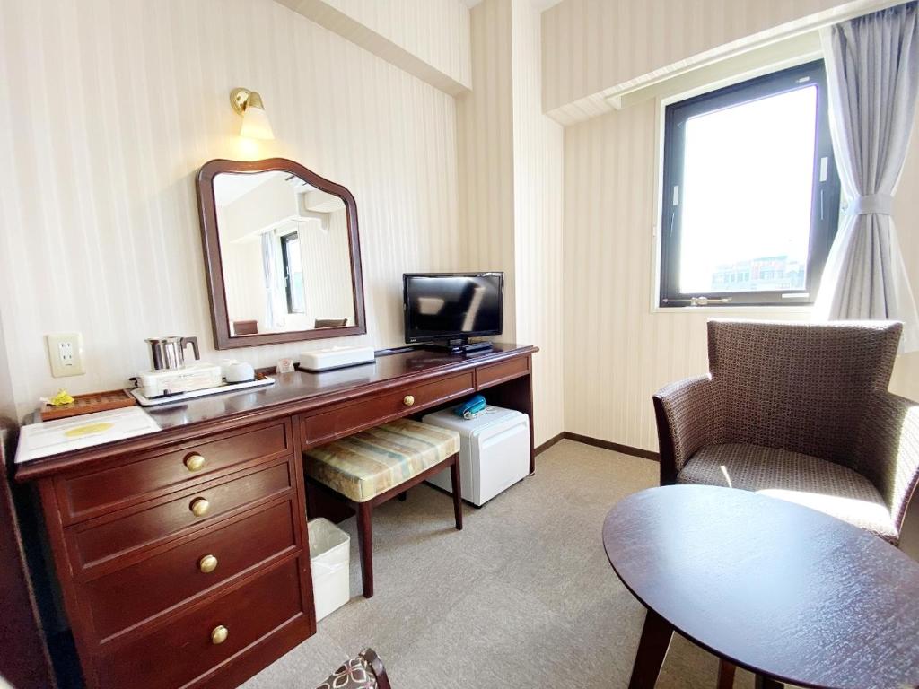 TV a/nebo společenská místnost v ubytování Smile Hotel Kitaasaka