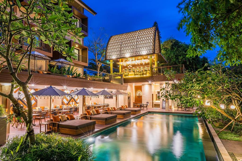 Bazén v ubytování Pandawa All Suites Hotel nebo v jeho okolí