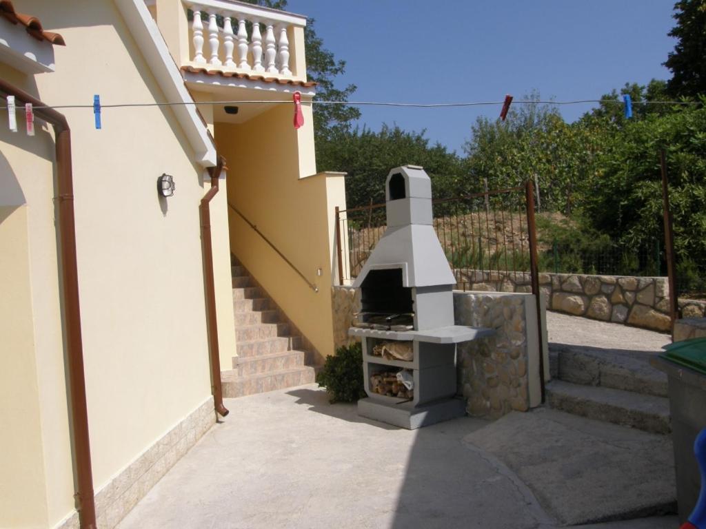 Fotografia z galérie ubytovania Apartment in Lopar with balcony, air conditioning, W-LAN, washing machine (186-3) v destinácii Lopar
