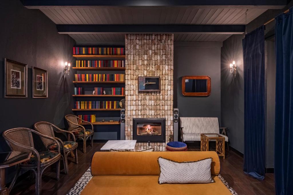 a living room with a couch and a fireplace at Communal Hotel Telavi in Tʼelavi