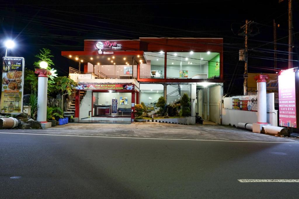 Dya Hotel Boyolali - Housity