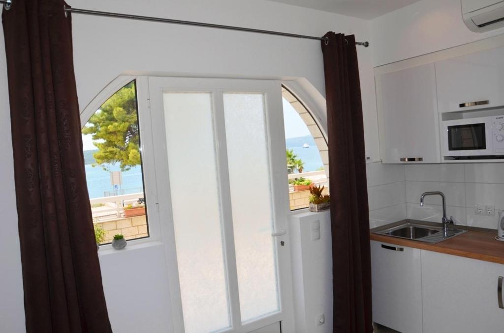 Fotografie z fotogalerie ubytování Studio Apartment in Trogir with Sea View, Terrace, Air Conditioning, Wi-Fi (4786-5) v Trogiru